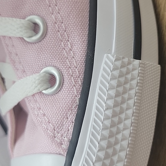 Converse high top Brand new in the box. - Picture 4 of 12